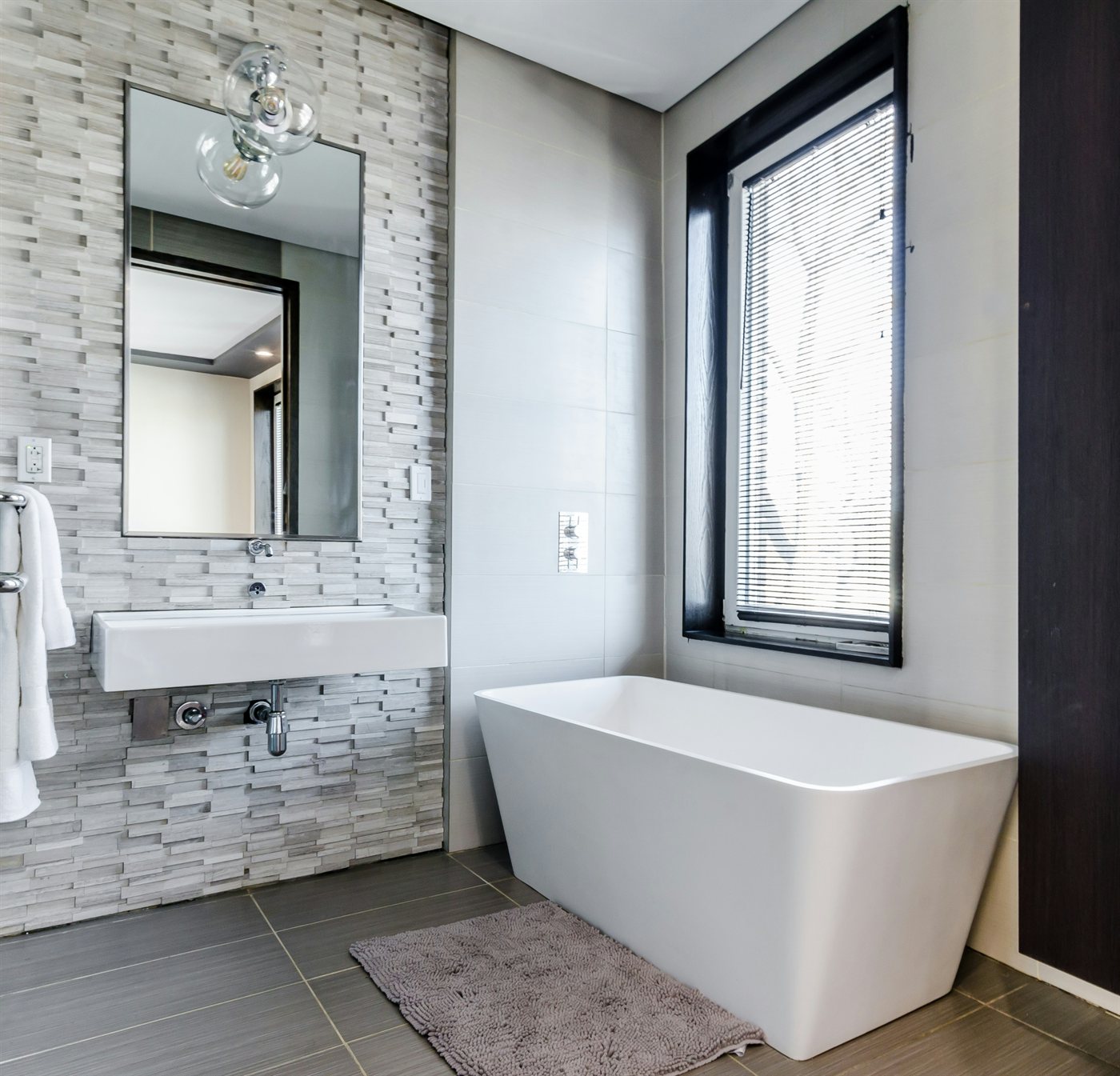Hygienic Solid Surface Bathroom Vanities and Integrated Basins