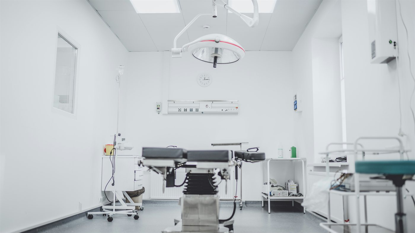 Antibacterial Clinical Solid Surfaces for UAE Hospitals and Healthcare